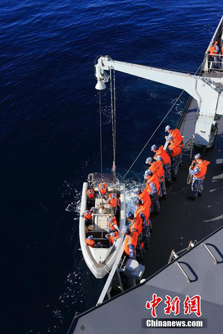 Marinhas chinesa e norte-americana realizam exercício militar no Oceano Atlantico
