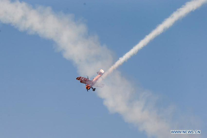 “Breitling Wingwalker” realiza espetáculo no Dubai