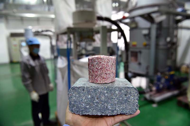 China lan?a nova nota de 100 yuans mais segura e moderna