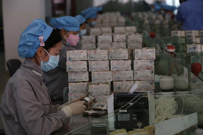 China lan?a nova nota de 100 yuans mais segura e moderna