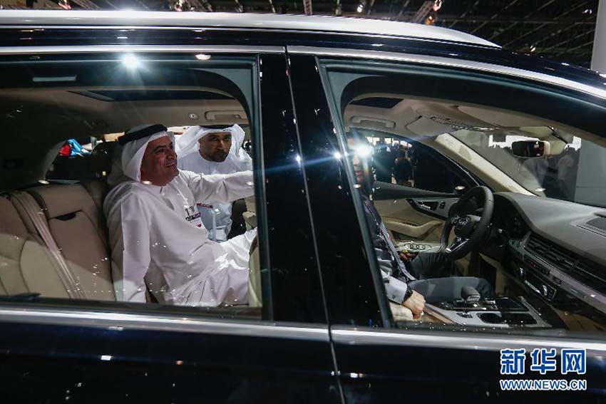 Aberta a edi??o 2015 da Feira internacional de automóveis de Dubai