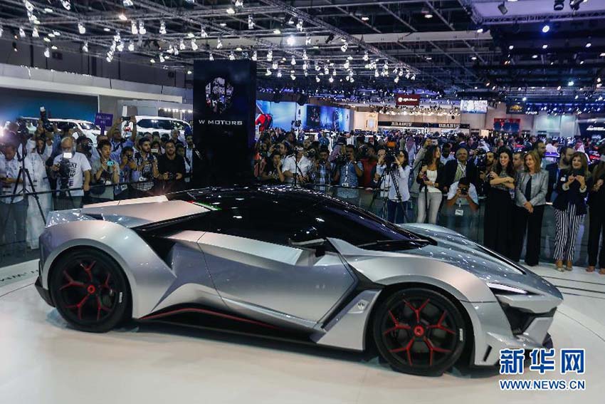 Aberta a edi??o 2015 da Feira internacional de automóveis de Dubai