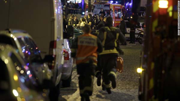 Terror em Paris: Fran?a sofre ataque terrorista, mais de 150 mortes confirmadas 