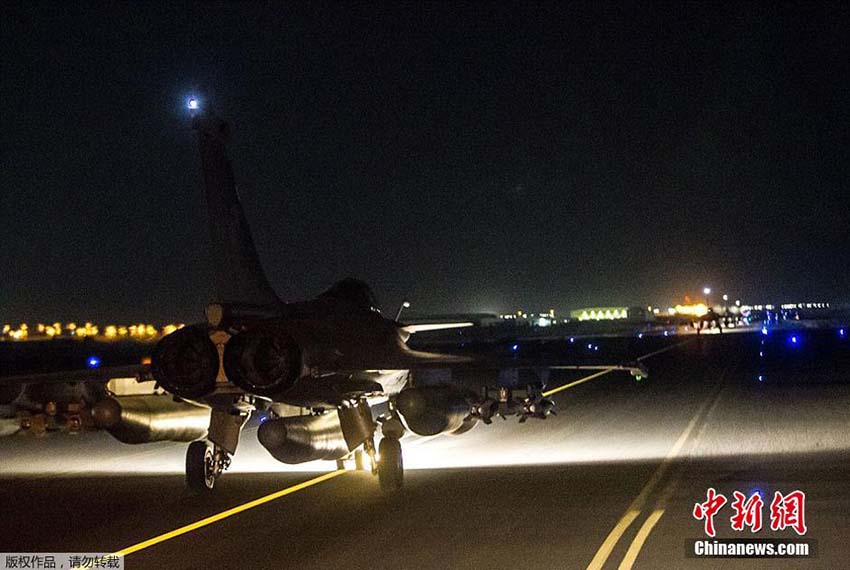 Fran?a envia 12 avi?es em ataque contra o Estado Islamico na Síria