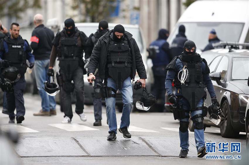 Polícia belga prende suspeito de ter participado nos ataques terroristas em Paris