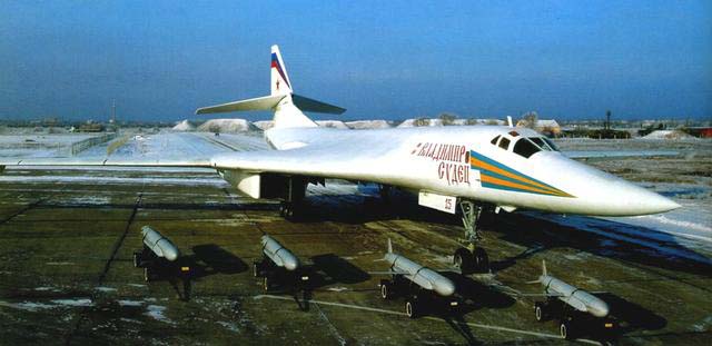 Fran?a e Rússia direcionam mais ataques contra o Estado Islamico na Síria