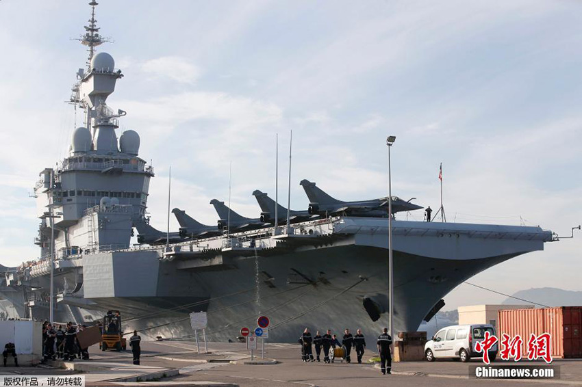 Porta-avi?es Charles de Gaulle parte para atacar Estado Islamico