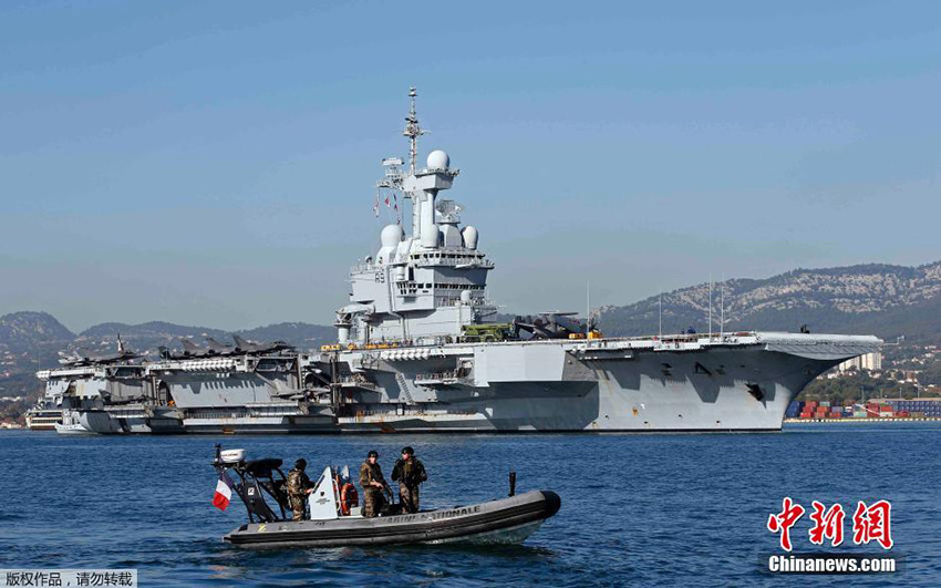 Porta-avi?es Charles de Gaulle parte para atacar Estado Islamico