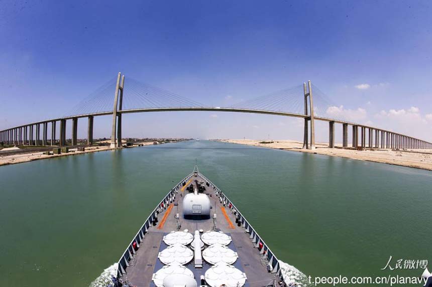 Frota chinesa atravessa Canal do Panamá