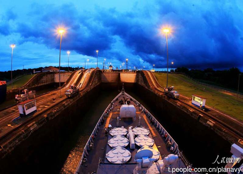 Frota chinesa atravessa Canal do Panamá