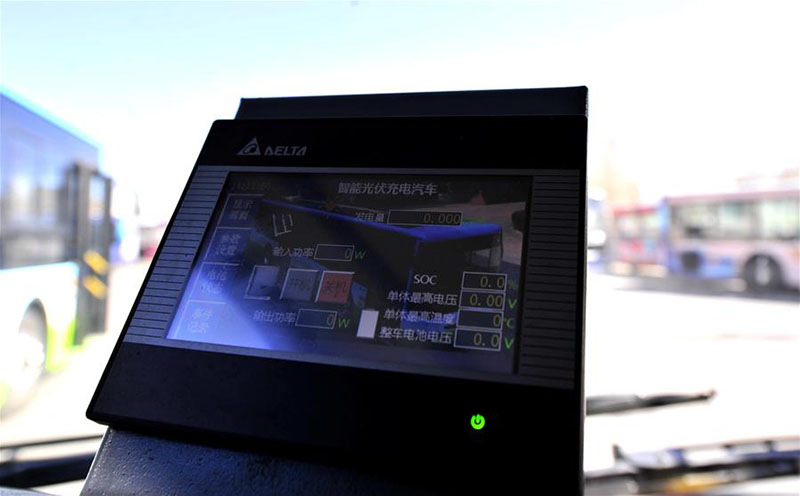 Primeiro ?nibus movido a energia solar entra em atividade no Tibete