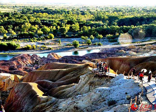 Paisagem maravilhosa da Praia Arco-íris em Xinjiang