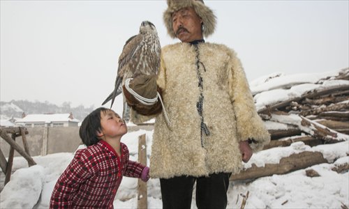 A “Aldeia Falc?o” – Tradi??o centenária é mantida em comunidade no noroeste da China