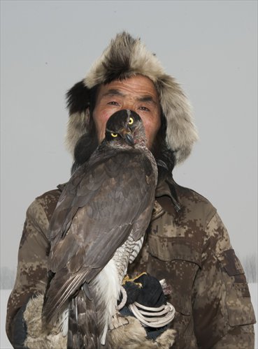 A “Aldeia Falc?o” – Tradi??o centenária é mantida em comunidade no noroeste da China