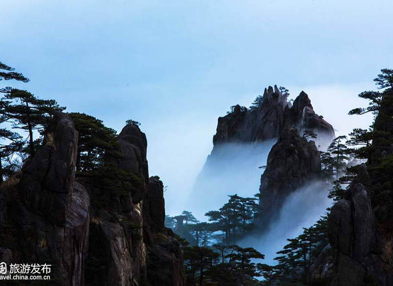Mar de nuvens na montanha Huangshan na Província de Anhui