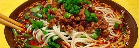 Proprietária de restaurante ajuda a espalhar a massa de Chongqing pelo mundo