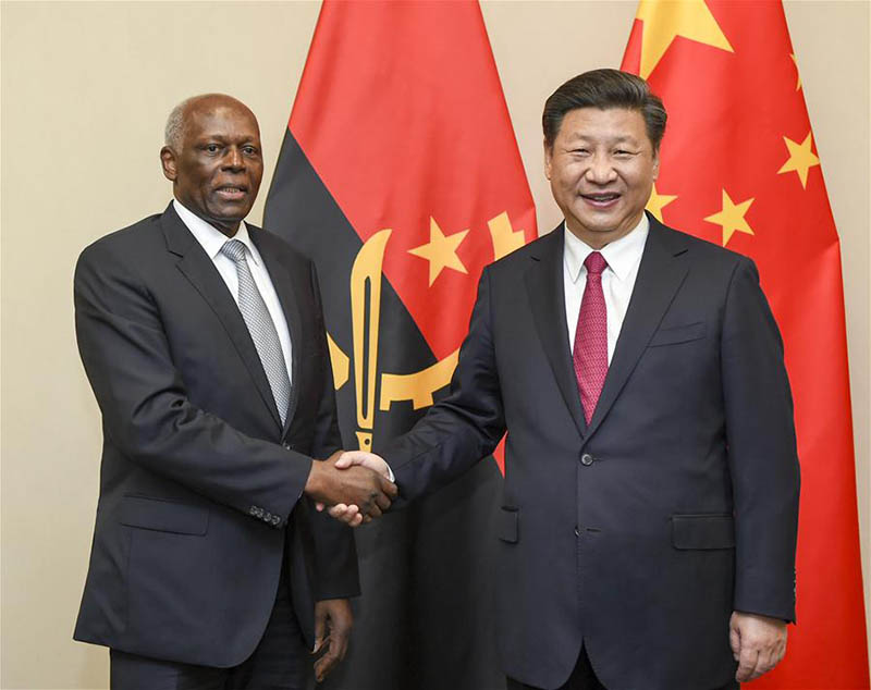 Xi Jinping e José Eduardo dos Santos encontram-se para aprofundar as rela??es bilaterais