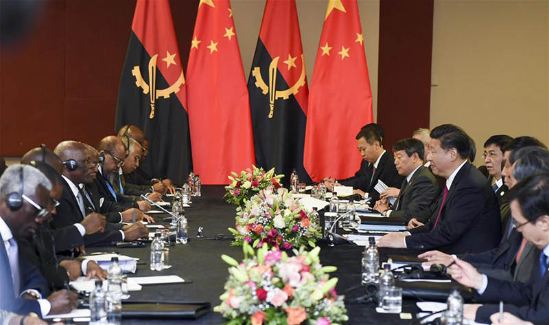 Xi Jinping e José Eduardo dos Santos encontram-se para aprofundar as rela??es bilaterais