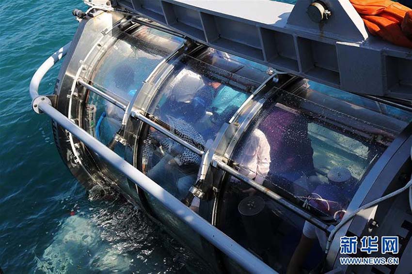 Maior submersível turístico do mundo come?a a operar em Sanya