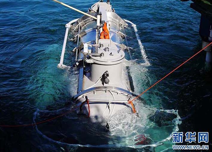 Maior submersível turístico do mundo come?a a operar em Sanya
