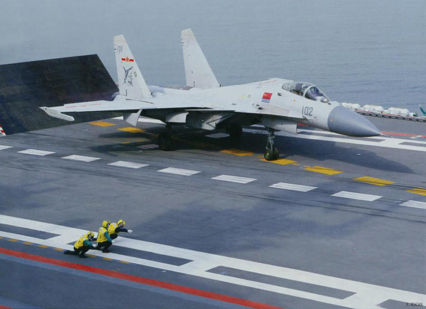 Pilotos chineses praticam decolagem no porta-avi?es Liaoning
