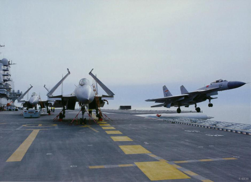 Pilotos chineses praticam decolagem no porta-avi?es Liaoning