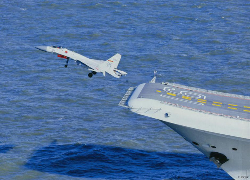 Pilotos chineses praticam decolagem no porta-avi?es Liaoning
