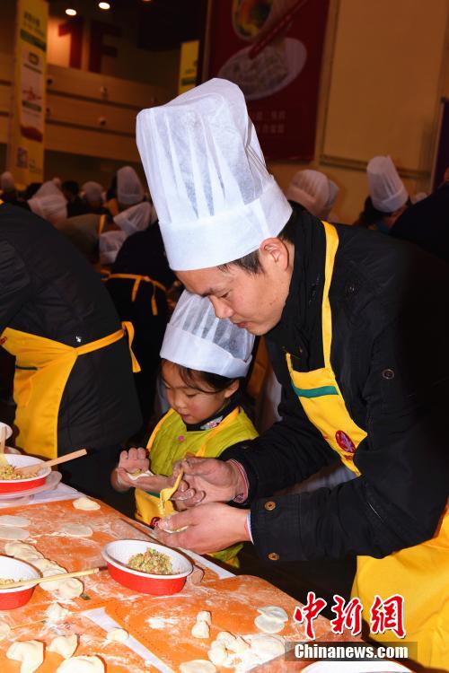 Recorde mundial na confe??o de ravióli chinês (jiaozi)