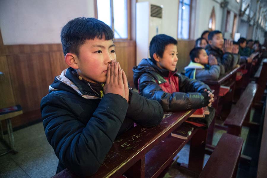 época natalícia em aldeia católica no norte da China