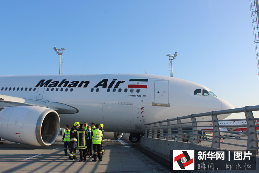 Avi?o transvasa pista e destroi ?nibus na Turquia