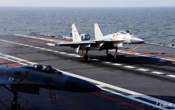 Pilotos chineses praticam pouso e decolagem a bordo do porta-avi?es Liaoning