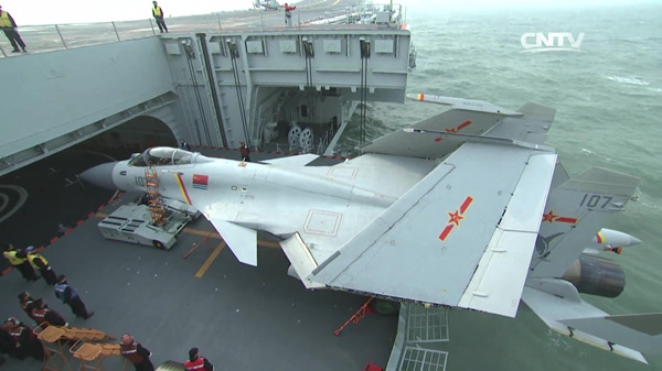 Pilotos chineses praticam pouso e decolagem a bordo do porta-avi?es Liaoning