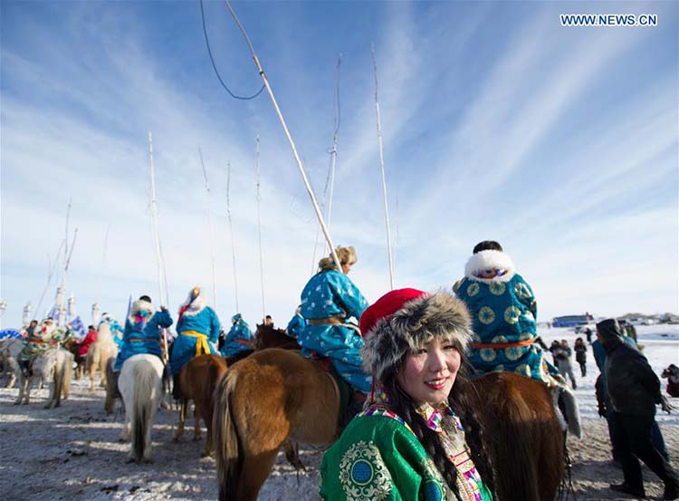 Feira do camelo come?a na Mongólia Interior