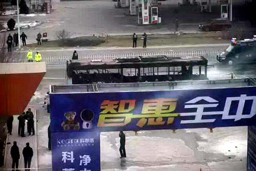 Incêndio em ?nibus no noroeste da China deixa 14 mortos