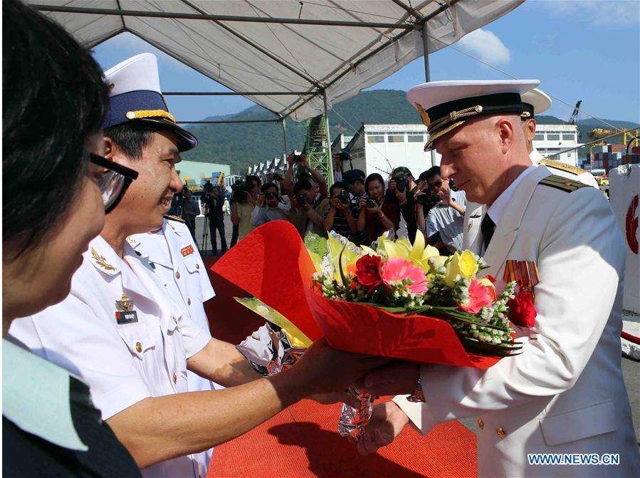 Navios de batalha russos visitam o Vietname