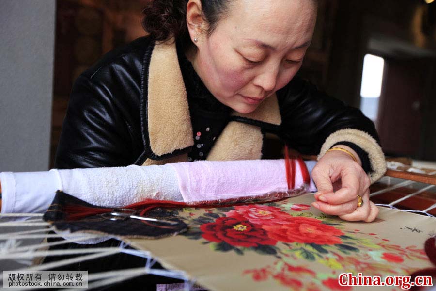 Artesanato chinês: bordado feito com…cabelo