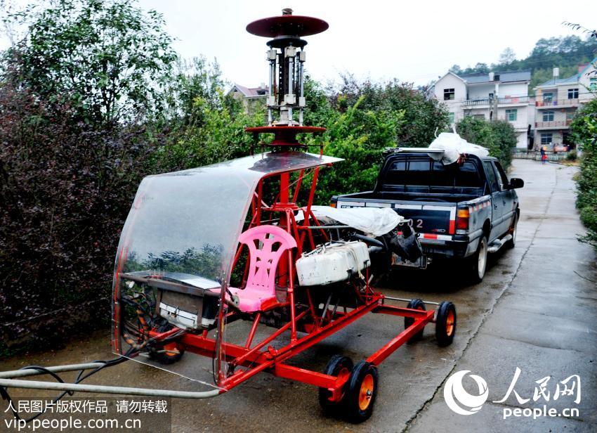 Camponês chinês despende 200 mil yuans para construir um helicóptero