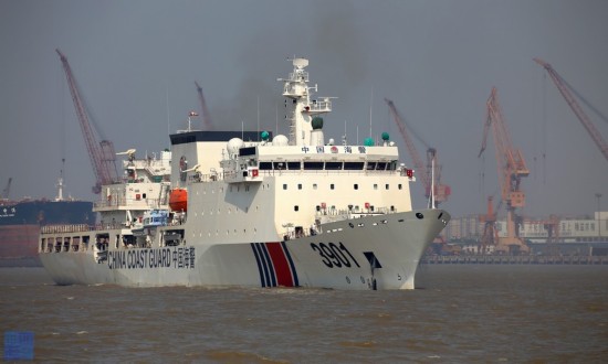 Guarda Costeira da China recebe seu segundo mega navio
