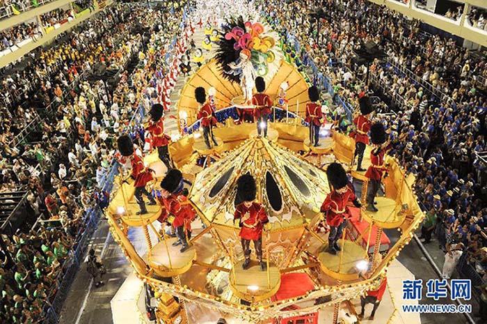 Recess?o econ?mica causa cancelamento dos desfiles de Carnaval em vários lugares do Brasil