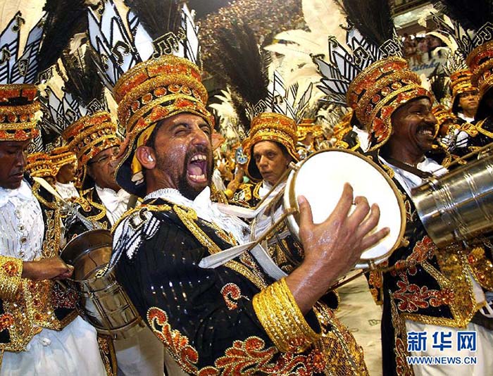 Recess?o econ?mica causa cancelamento dos desfiles de Carnaval em vários lugares do Brasil