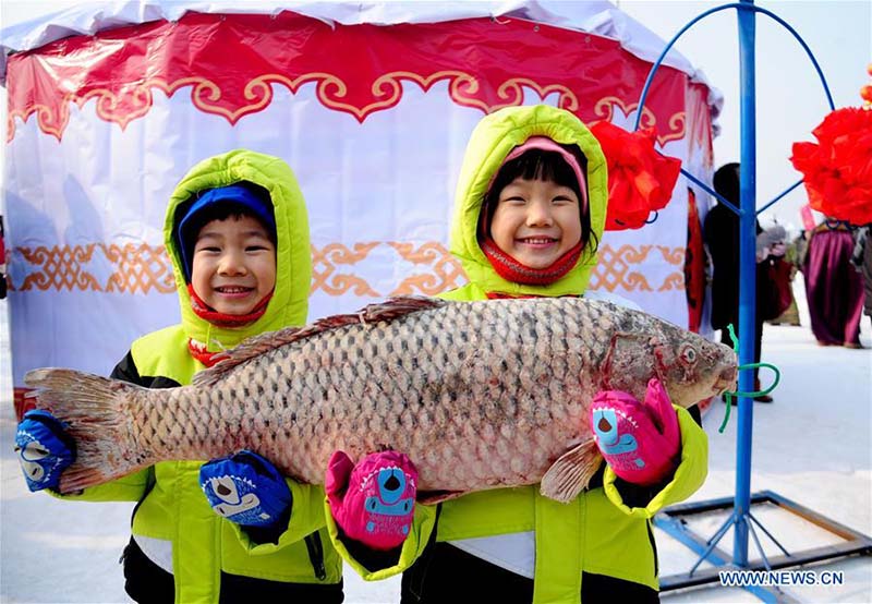 4o Festival de Pesca de Inverno é aberto no nordeste da China