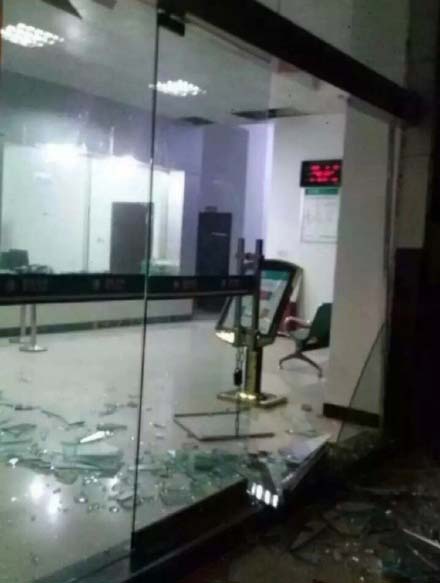 Explos?o em fábrica de fogos de artifício deixa quatro desaparecidos e quatro feridos