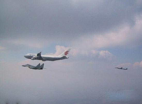 Imagens de ca?as estrangeiros em miss?o de escolta dos avi?es dos líderes chineses