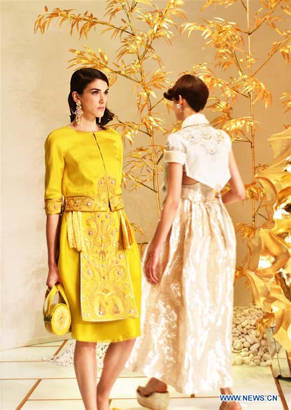 Cria??es da designer chinesa Guo Pei exibidas em Paris