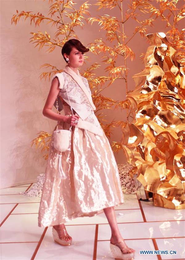 Cria??es da designer chinesa Guo Pei exibidas em Paris