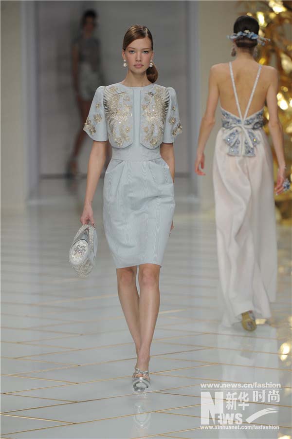 Cria??es da designer chinesa Guo Pei exibidas em Paris