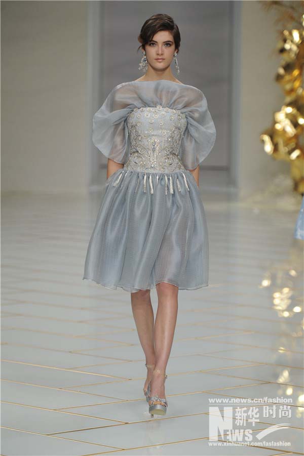 Cria??es da designer chinesa Guo Pei exibidas em Paris