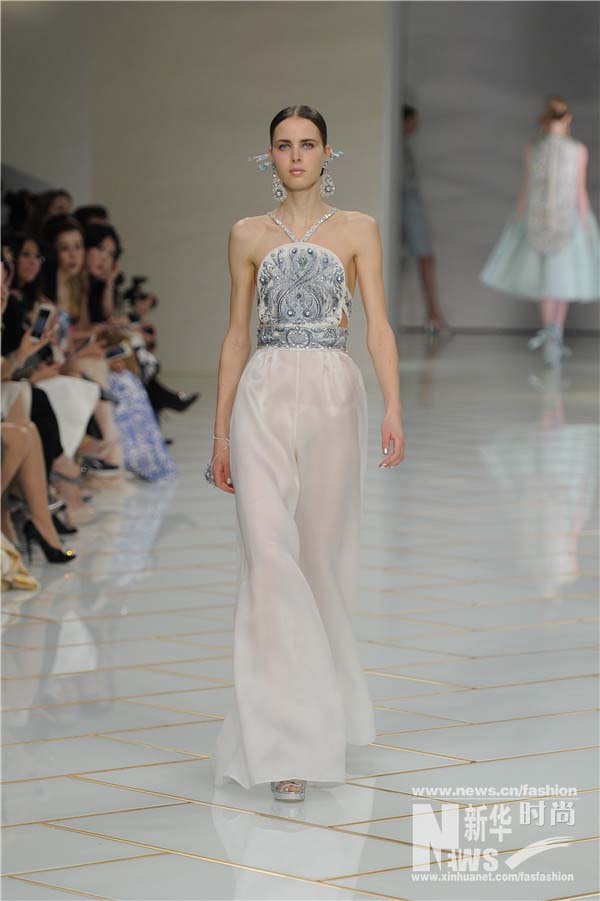 Cria??es da designer chinesa Guo Pei exibidas em Paris