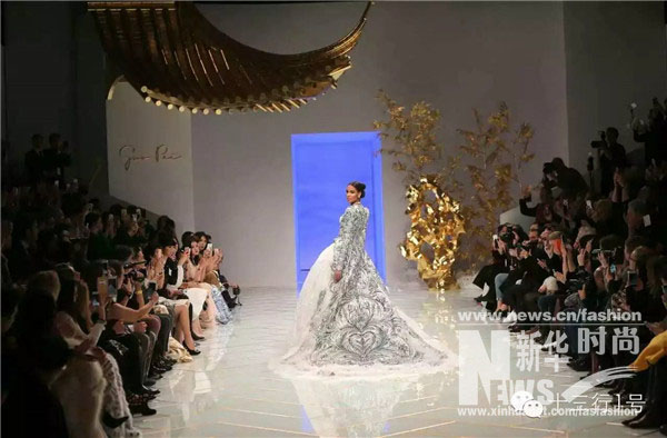 Cria??es da designer chinesa Guo Pei exibidas em Paris
