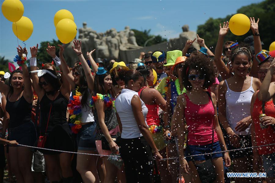 Monobloco desfila pela primeira vez em S?o Paulo